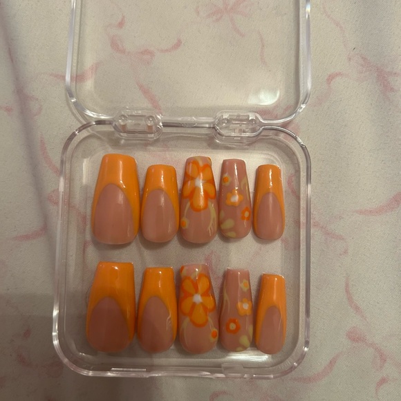 ORANGE FLOWER NAILS - Picture 1 of 1